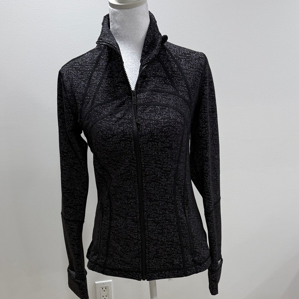 Black Zip-Up Lululemon Athletic Jacket with Subtle Heather Pattern